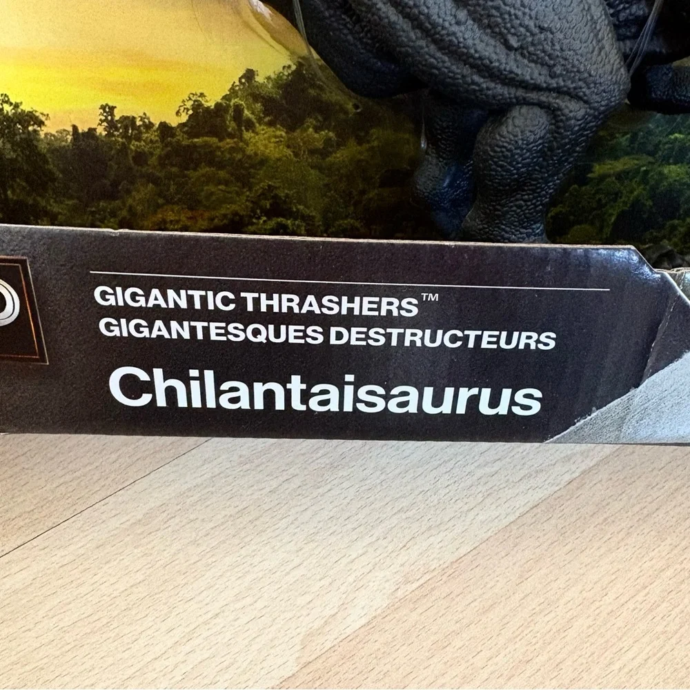 Jurassic World Rebirth Chilantaisaurus Dinosaur Gigantic Thrashers Attack Figure - Picture 10 of 15